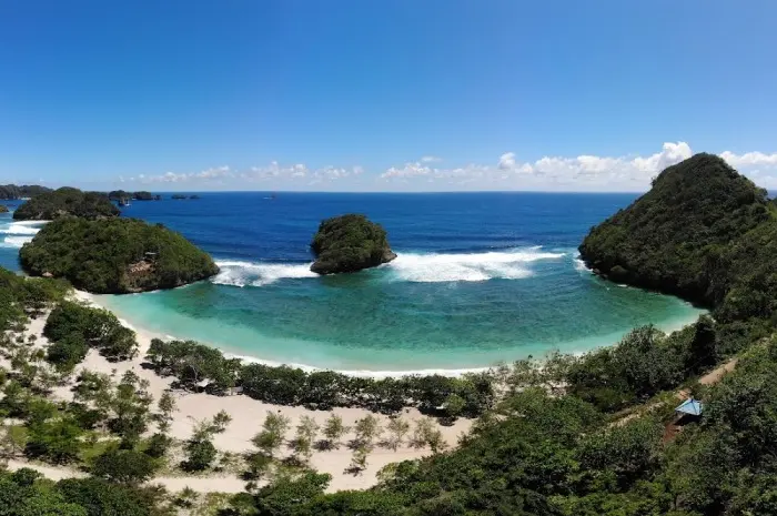 Pantai Eksotis di Malang