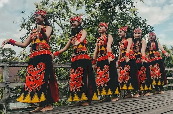 Tradisi Unik Suku Dayak